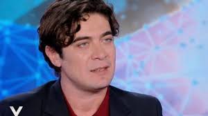 Riccardo Scamarcio: “Mia figlia Emily ha 3 anni e dice già di essere un’attrice. Mi ha cambiato”